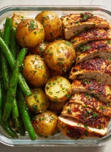 Lemon Garlic Chicken Meal Prep with vibrant vegetables and seasoning.