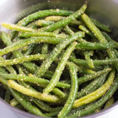 Air Fryer Parmesan Green Beans served in a bowl