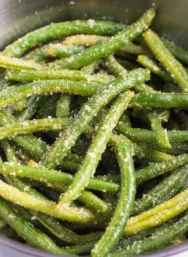 Air Fryer Parmesan Green Beans served in a bowl