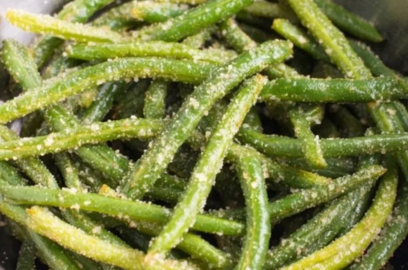 Air Fryer Parmesan Green Beans served in a bowl